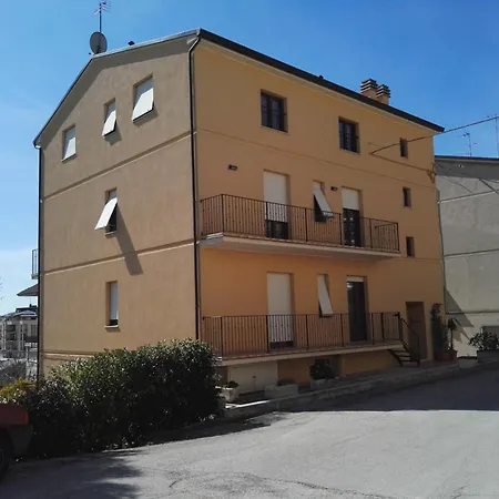 Rossella Nocleg ze śniadaniem 3*